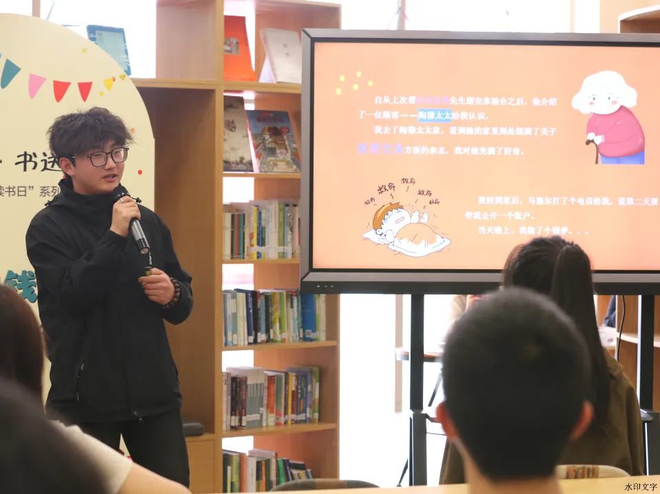图片包含 人, 室内, 架子, 书

描述已自动生成