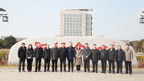 互学互鉴促提升 携手共进谋新篇 ——淮安市教育局领导一行莅临我校考察交流