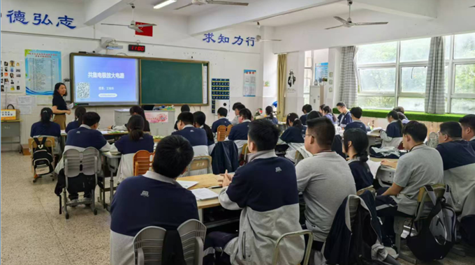 加强专业市级交流  共建共享发展成果--蒋俊祁名师工作室赴南京开展电子电工类研讨活动