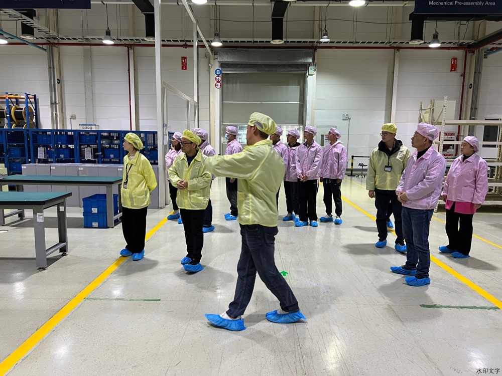 一群人正在跳舞

低可信度描述已自动生成