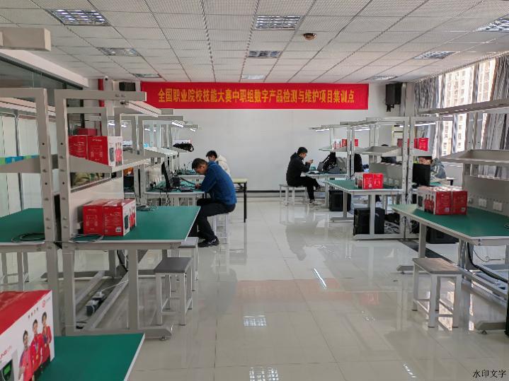 人们在看台上的人在商店里

中度可信度描述已自动生成