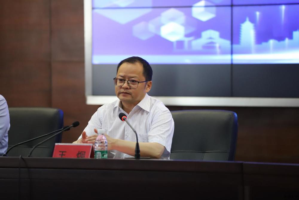 江苏省吴中中等专业学校党委书记、校长王炯致辞