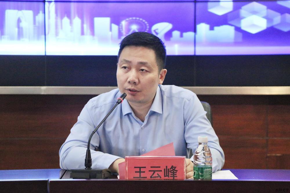 苏州市教育局职业教育处处长王云峰发表讲话