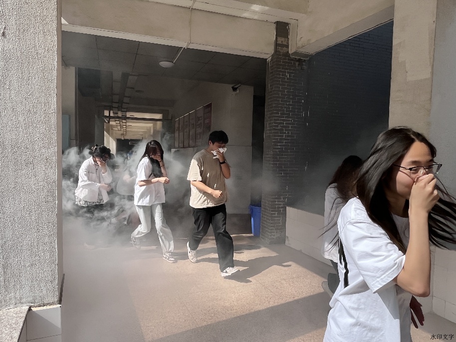 E:\1.德育条线文件\1.2024-2025（2）德育工作\1.消防安全演习\IMG_7017.JPG