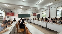 商贸系召开班主任例会暨专题培训会