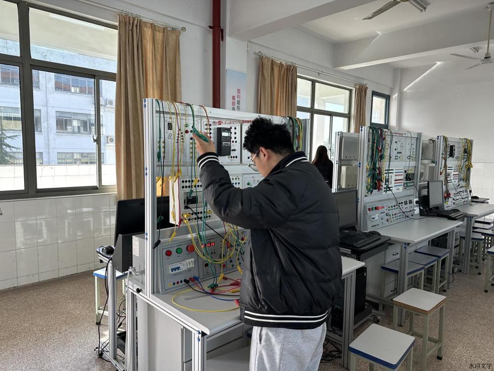 90EF231164C2EEAE92FF6C5DFB4F14A1